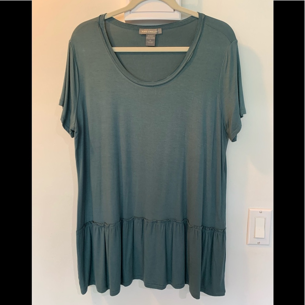 Women’s short sleeved peplum tunic top